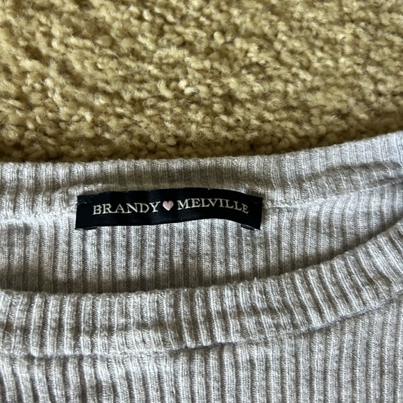 BRANDY MELVILLE GREY SWEATER - Picture 3 of 3
